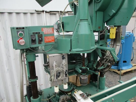 New Jersey Apache #550S, automatic bottle capping machine - Image 3