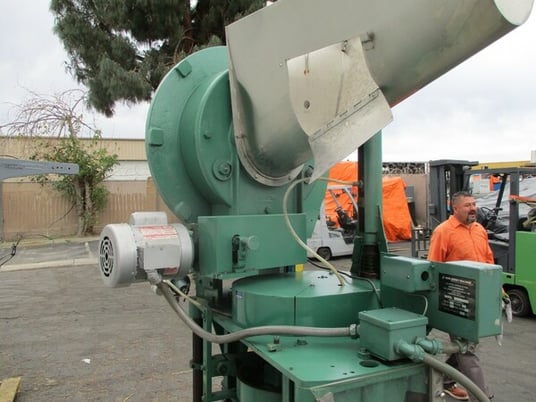 New Jersey Apache #550S, automatic bottle capping machine - Image 5