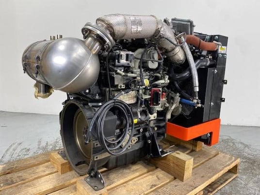100 HP Deutz #TCD3.6L4, Engine Assembly, new surplus never used, 2015 - Image 2