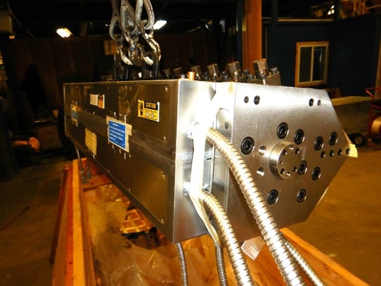52" EDI #52U/F-R75, dual entry sheet die, with restrictor bar, poly side control, 2008 - Image 7