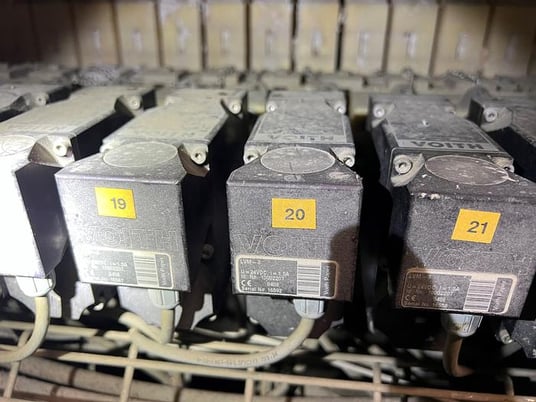 Voith Master #Jet-11-F/L, 73" headbox stainless steel design, 2004 - Image 8