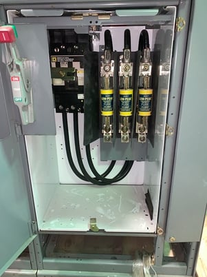 Square D, TMD2, 3 section 800 amp horiz, 300 amp vert, + 1 section 800 horiz 600 vert, 600 V., 60 Hz - Image 4