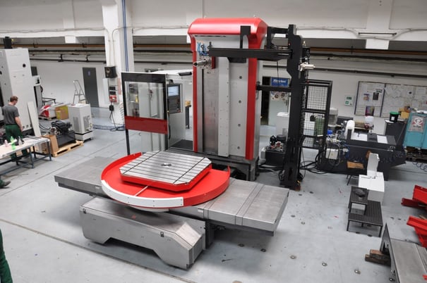 4.33" Fermat #WFC-10, 4000 RPM, #50, CNC rotary table w/ 2 servo motors - Image 1