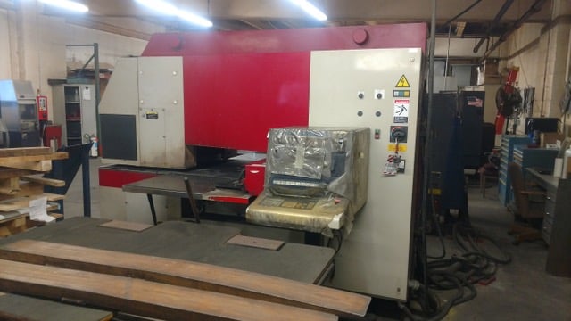 200 Ton, Nisshinbo #HTP-650, 19 station, 1 automatic index, 49.6" x 25.6" workpiece size, 1997 - Image 2