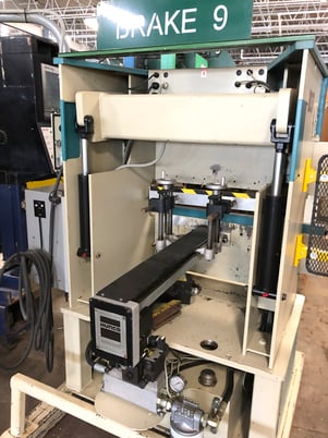 25 Ton, Premier #425-2, CNC hydraulic press brake, 4' overall, 30" between housing, 4" stroke, 4" throat, 1997 - Image 2