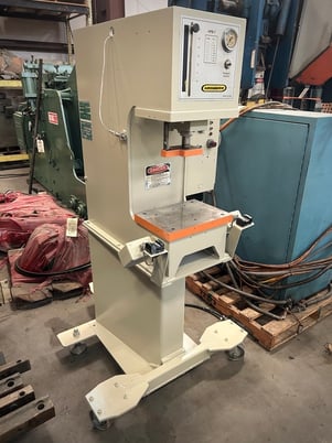 7 Ton, Greenerd #HPB-7, adjustable 6" stroke, 11.5" Shut Height, 14" RL x 10" front back, 7" throat, 1997 - Image 3