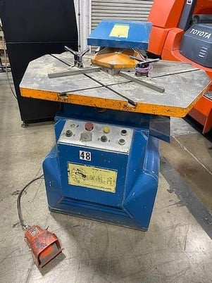 3/16" x 9" x 9" Comaq, corner notcher, 2 miter gauges - Image 1