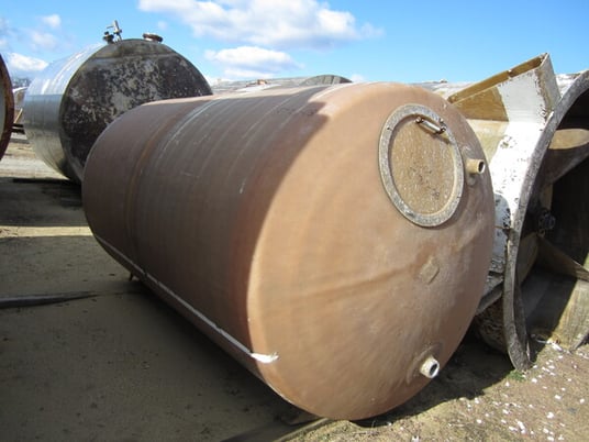 2000 gallon Vertical fiberglass tank, 72" dia. x 10' straight side, dished top, flat bottom - Image 1