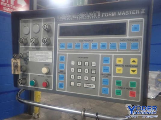 90 Ton, Cincinnati #90FMIIx8, hydraulic press brake, 10' overall, 100" between housing, 14" stroke, #72733 - Image 4