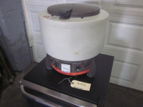 IEC #HN-S-II, Lab Centrifuge, Single phase, 115 Volts, 2.5 Amps, 1/7 HP, on/off brake control, Variable Speed - Image 1