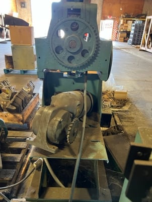 Armstrong #4 Motorized Bandsaw Stretcher Roll - Image 1