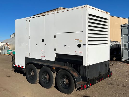 300 KW Cummins #QSM11-G4, diesel generator, enclosure mounted on trailer, 2013 - Image 2