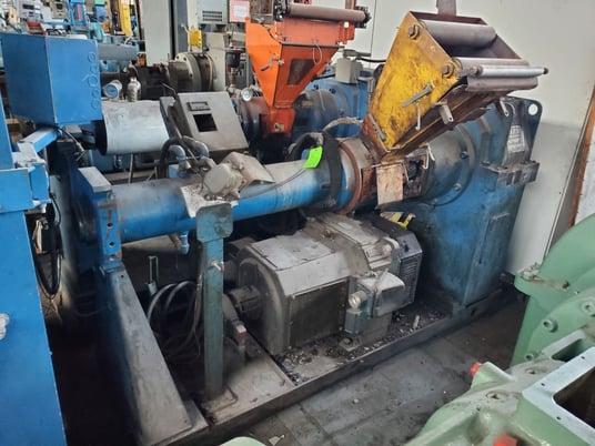 4.5" NRM, cold feed rubber extruder, 12.1 L/D, 30.30:1 G/B ratio, 125 HP DC, roller feed - Image 4
