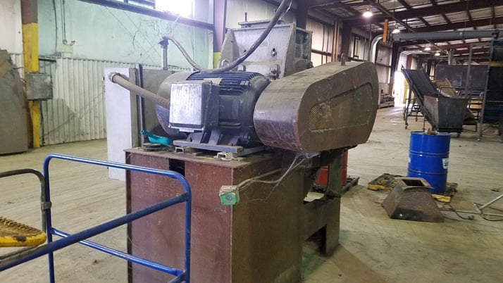 Mitts & Merrill Hog Mill, 5/8" screen, 150 HP, 895 RPM, mounted in unitized base - Image 1