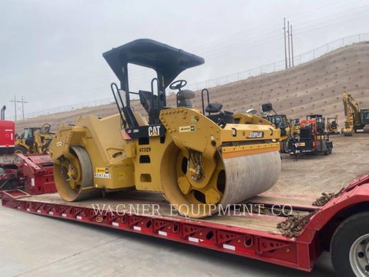 Caterpillar CB64, Compactor, 1288 hours, S/N: CB500151, 2014 - Image 2