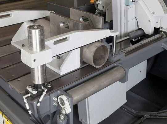 31" x 18" Hyd-Mech #V-18, vertical band saw, 1-1/4" x 16'11" band, 7.5 HP, coolant system - Image 2