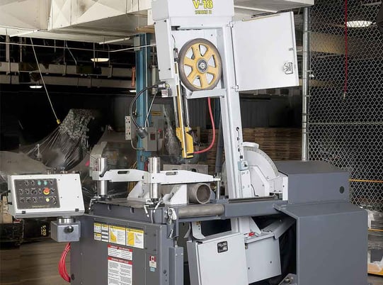 31" x 18" Hyd-Mech #V-18, vertical band saw, 1-1/4" x 16'11" band, 7.5 HP, coolant system - Image 4
