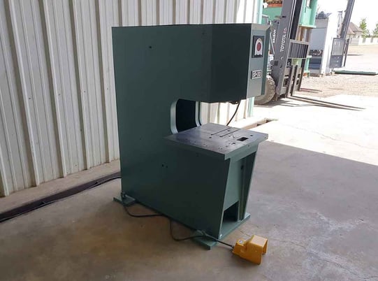 30 Ton, Amada #SP-30, hydraulic c-frame press - Image 2