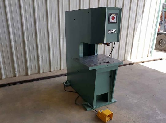 30 Ton, Amada #SP-30, hydraulic c-frame press - Image 3