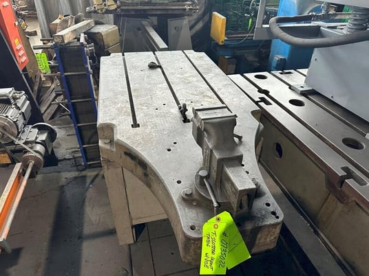2.67' x 5.33' T Slotted Work Table With Vise - Image 1
