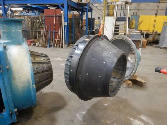 42" Valmet #JC-041-9870666-01, refiner with Reliance type P 2000 HP motor, 2000 - Image 6