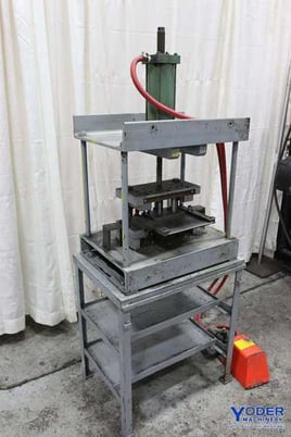 2 Ton, Custom, 4-post pneumatic press, 8 stroke, 24" x18" bed, air foot pedal, #69324 - Image 2