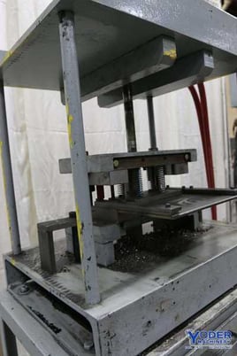 2 Ton, Custom, 4-post pneumatic press, 8 stroke, 24" x18" bed, air foot pedal, #69324 - Image 6