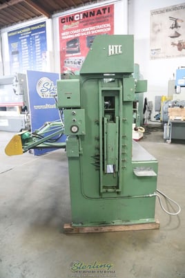 1/4" x 10' HTC #250-10A, 1" x3" x124" blade, 9 holddown, 36" front operated power back gauge w/ indicator - Image 5