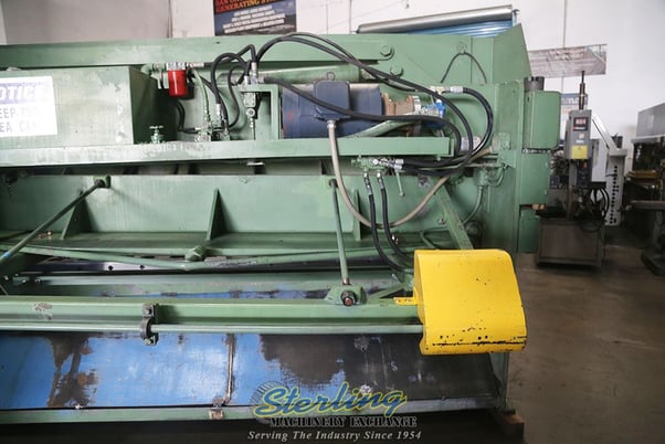 1/4" x 10' HTC #250-10A, 1" x3" x124" blade, 9 holddown, 36" front operated power back gauge w/ indicator - Image 7