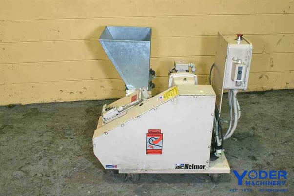 17" x 14" Nelmor #AG88M, plastic granulator, 1 HP, auger feed, 1997, #52682 - Image 2