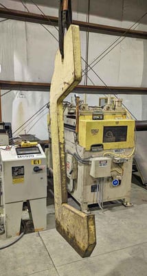 10000 lb. C-Hook, 16.5" long arm, 30" vertical throat, 1.75" thick frame, parking stand - Image 2