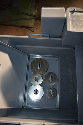 Cincinnati Milacron #105-122, vertical head attachment, 12" x 54", 5 HP,some change gears - Image 8
