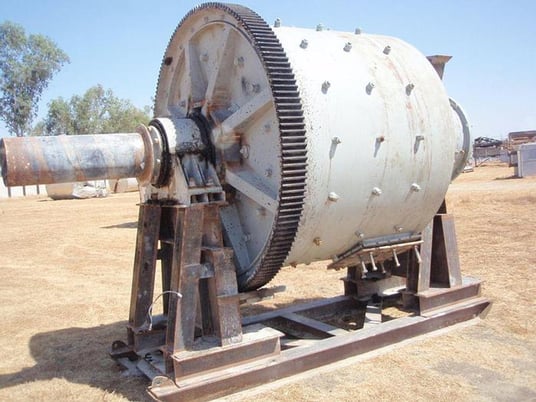 7' x 5.5' Ball Mill with 100 HP, Scoop feeder, Shell access door, 8" bull gear face - Image 2