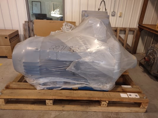 700 HP 1800 RPM Weg, Frame 6806/7, TEFC, ball, new, 4160 Volts - Image 2
