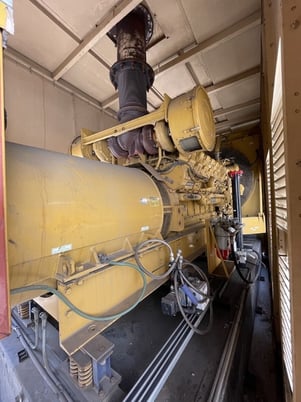1750 KW Caterpillar #3516, diesel generator set, 600 hours since new - Image 5