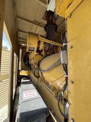 1750 KW Caterpillar #3516, diesel generator set, 600 hours since new - Image 9
