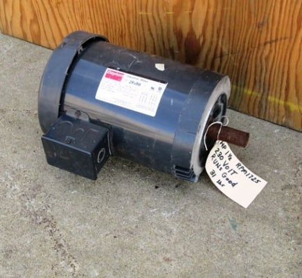 1.5 HP 1725 RPM Dayron #2R988 Industrial Electric Motor, Frame 145T, TEFC, 3 phase, 60 Hz, 208-230/460 Volts - Image 1