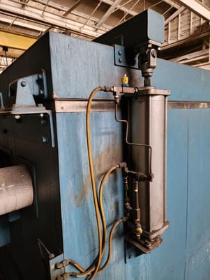 Cincinnati Sub Zero #T-122-LN2" liquid nitrogen heavy duty industrial freezer, 122 cu.ft.,hydraulic lid - Image 5