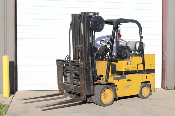 10000 lb. Caterpillar #T120C. Forklift,Cushion Tires, LP Powered, Three Stage Mast and Side Shift - Image 5