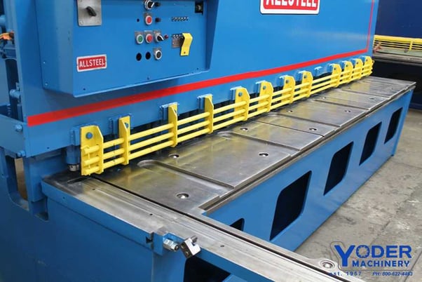 1/4" x 12' Allsteel #1/4-12, hydraulic shear, front operated power back gauge, 19 hold downs, 25 HP, 1997 - Image 3