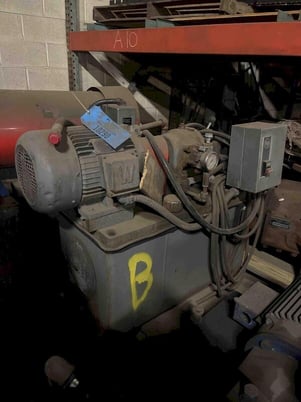 Hydraulic Tank & Pump - Image 1