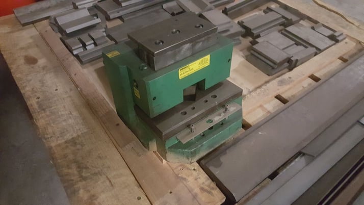 35 Ton, Wysong #3572, mechanical press brake, 2-1/2" stroke, 9" Shut Height, 3" adjustment, 1984 - Image 4