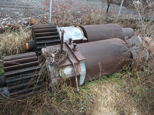 26" x 38" Farrel, cracker mill roll, rear drive roll, cored for cooling, 17" bushing journals - Image 1