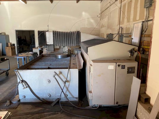 Flow #IFB-4800, CNC waterjet cutter, 4' x8' table, 30 HP, 55000 psi, Flowmaster PC Control, 2004 - Image 2