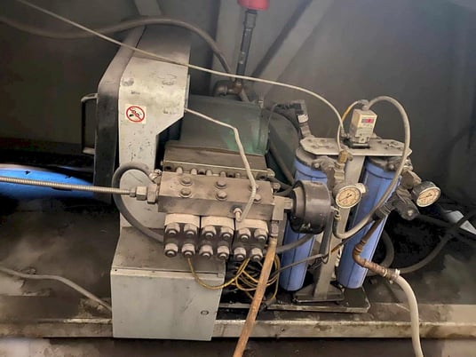 Flow #IFB-4800, CNC waterjet cutter, 4' x8' table, 30 HP, 55000 psi, Flowmaster PC Control, 2004 - Image 7