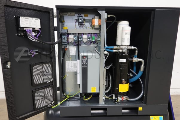 136 acfm, 100 psi, Quincy #QGSV30, screw compressor, 120 gallon receiver tank - Image 2