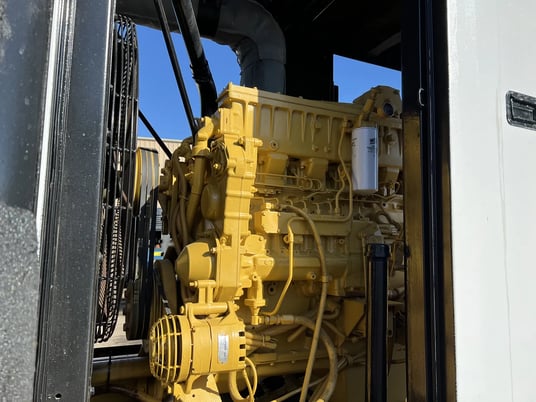 350 KW Caterpillar #SR4, diesel generator, 13538 hours, 1996, #089649 - Image 4
