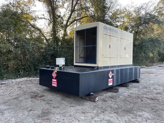 600 KW Generac #1817230100, diesel generator, 277/480 Volts, 828 hours, 2001, #088907 - Image 1