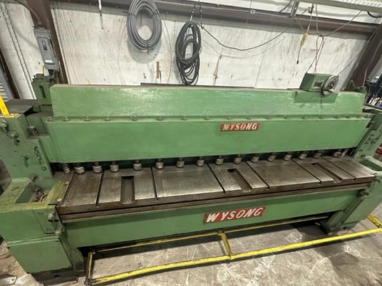 10 gauge x 10' Wysong #1010-HD, mechanical shear, foot treadle, hold downs, manual Back Gauge, 1965 - Image 1