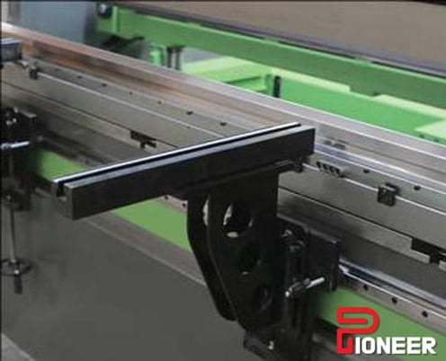 110 Ton, Ermaksan #Evo-III, 8.5' OA, 10.8" stroke, 16" throat, Delem DA-69T, 4-Axis Back Gauge - Image 4